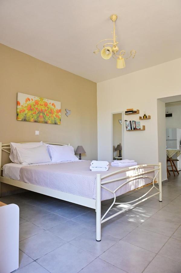 To Spiti Tou Papa Sto Vouno Guest House Kamilari Bagian luar foto